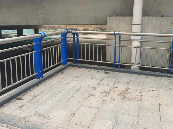 不銹鋼復(fù)合管護(hù)欄