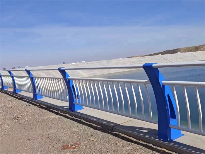 不銹鋼復(fù)合管護(hù)欄