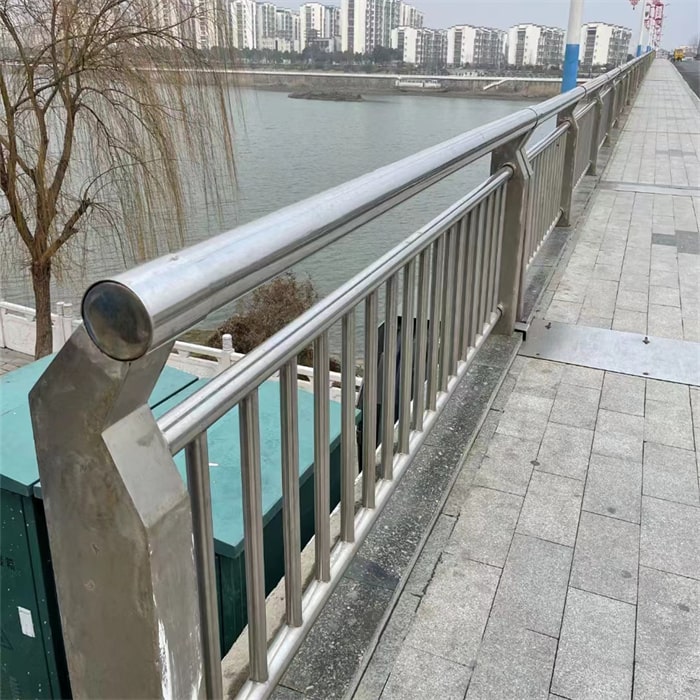 不銹鋼復(fù)合管護(hù)欄