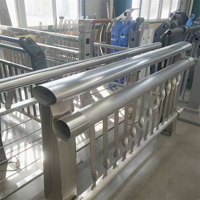 不銹鋼復(fù)合管護(hù)欄