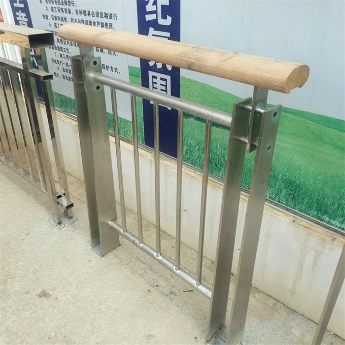不銹鋼復(fù)合管護(hù)欄
