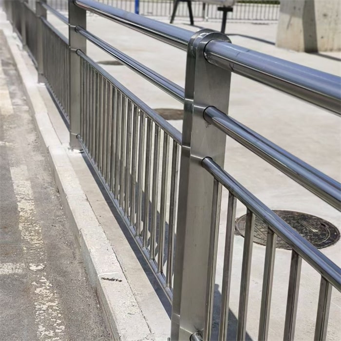 不銹鋼復(fù)合管護(hù)欄