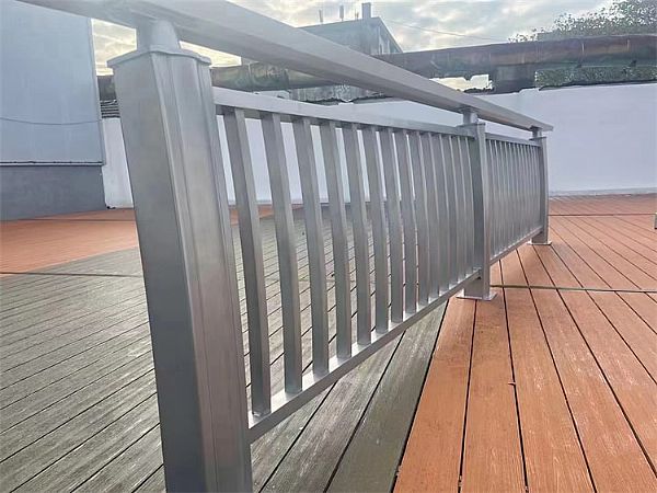 鋁合金護(hù)欄